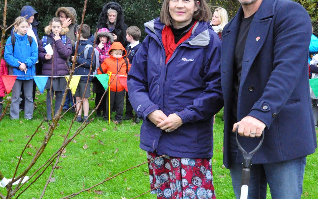 Deadly 60 star Steve Backshall visits Burbage Primary School