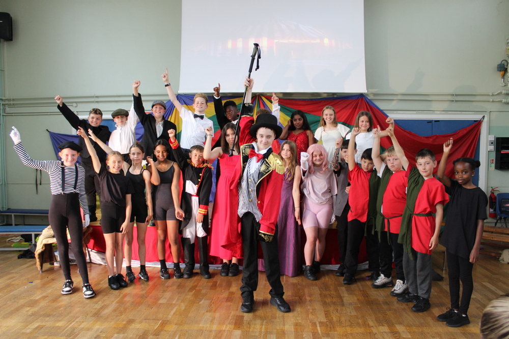 Ashton Vale Primary performs The Greatest Showman with pizazz & brilliance